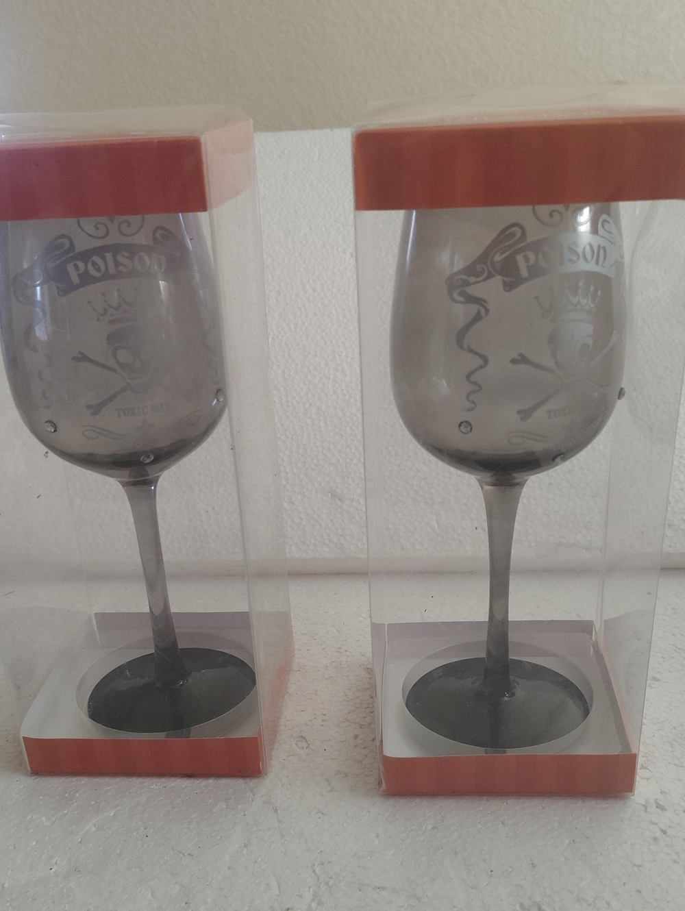 2 Poison Skull Etched Wine Glass - Smoke Gray